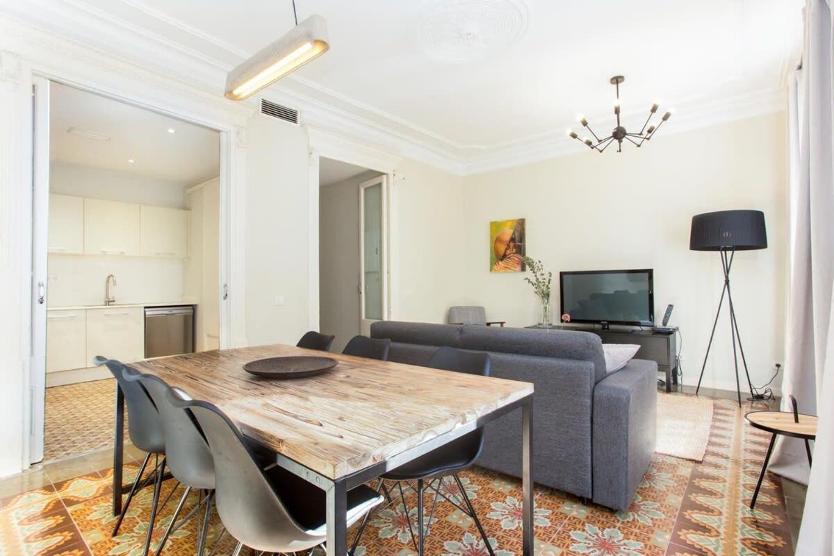 4 Bedroom Apartment With A Balcony In Las Ramblas 2 2 Barcelone Extérieur photo